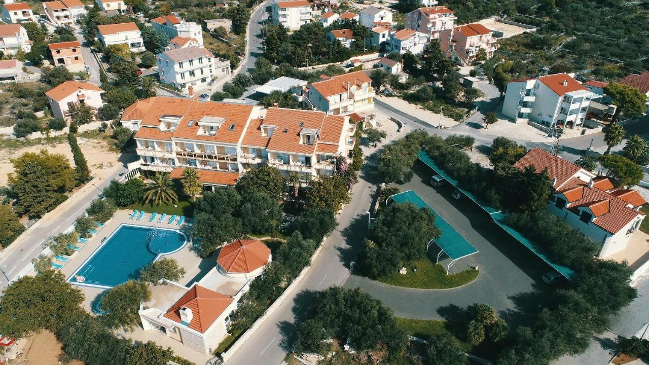 Resort Trcol Novalja Bagian luar foto